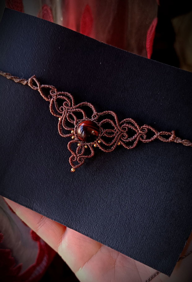 Colier delicat micromacrame cu ochi de tigru