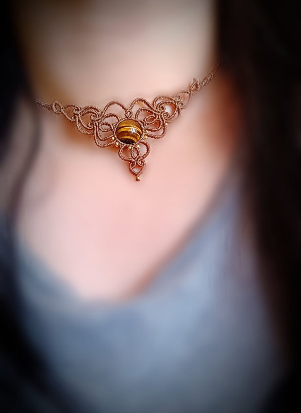 Colier delicat micromacrame cu ochi de tigru