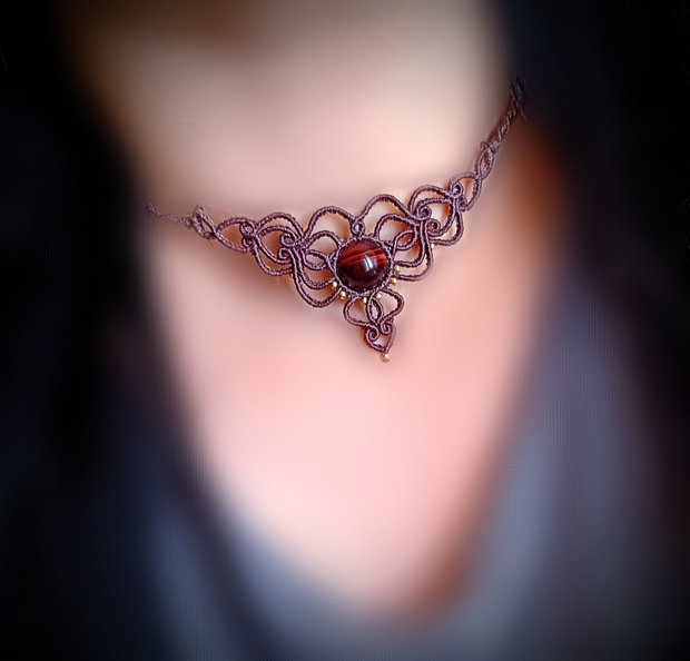 Colier delicat micromacrame cu ochi de tigru
