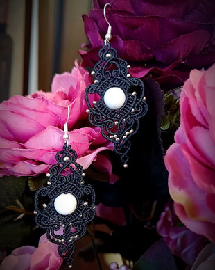 Cercei Blue Black Micromacrame cu Piatra de Jad Alb
