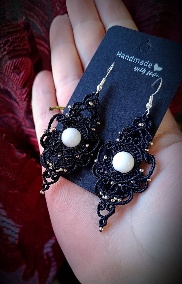Cercei Blue Black Micromacrame cu Piatra de Jad Alb