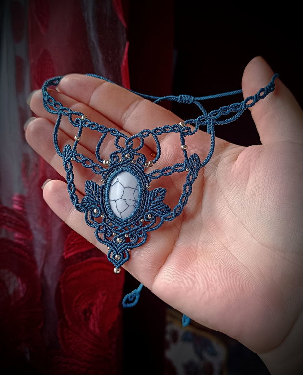 Colier frunze turcoaz micromacrame Howlit