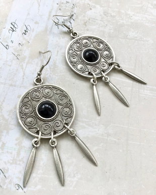 Cercei Boho Zamac argintat & onix negru