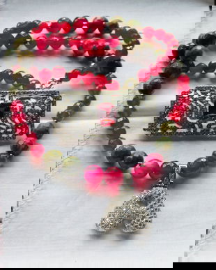 Colier nou agate bicolore , placari argint , brosa noua cristale