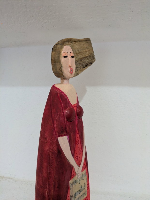 Soprana.Figurina din lemn.