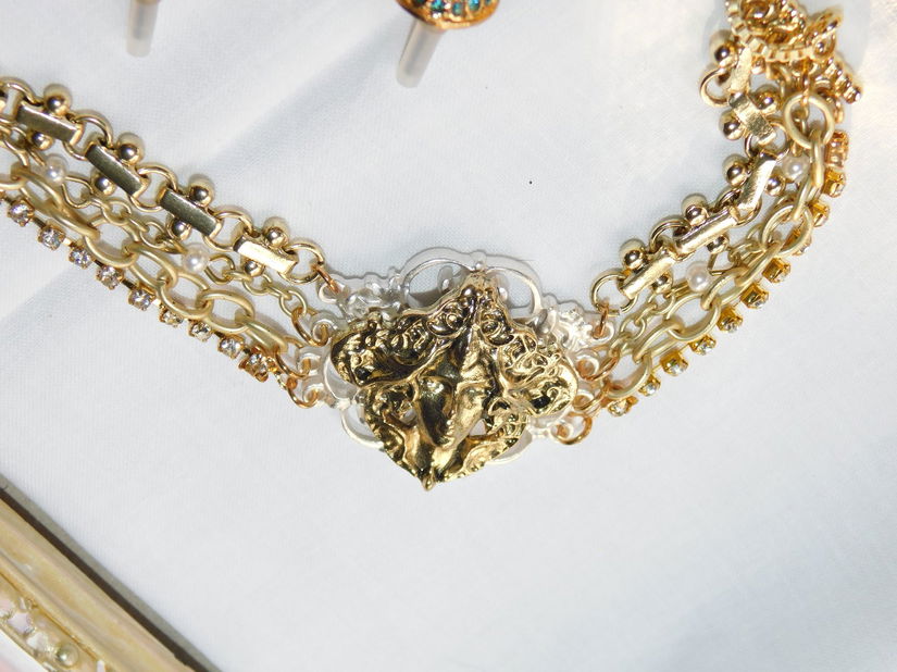 Set nou  deosebit,  cercei foarte eleganti cu cristale , bratara noua , ambele superbe in realitate