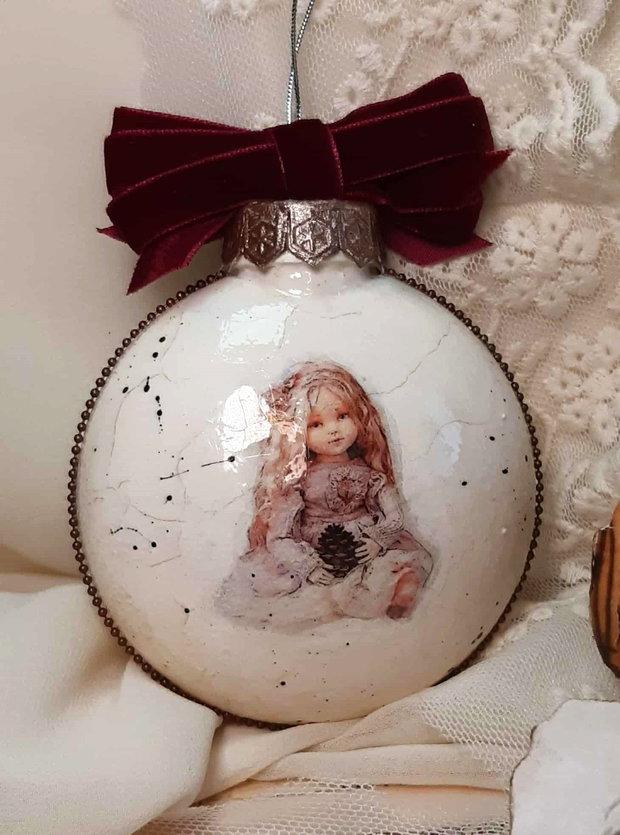 Magia Craciunului - Glob decorat manual