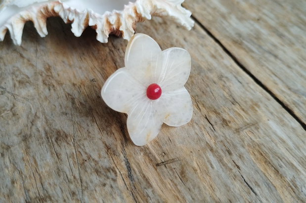 Inel reglabil, floare agata cu miez din coral / argint rodiat
