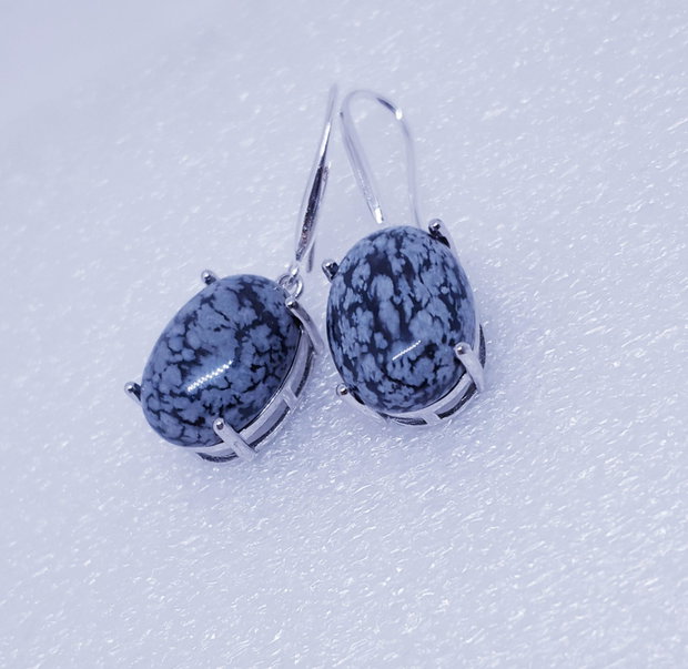 Cercei unicat, atarnatori, ovali, din argint 925 cu cabochoane din obsidian snowflake