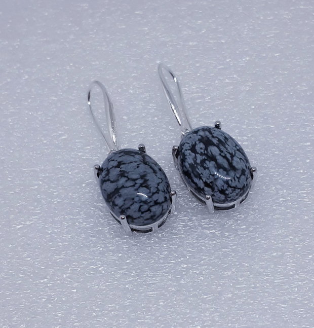 Cercei unicat, atarnatori, ovali, din argint 925 cu cabochoane din obsidian snowflake