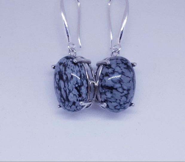 Cercei unicat, atarnatori, ovali, din argint 925 cu cabochoane din obsidian snowflake