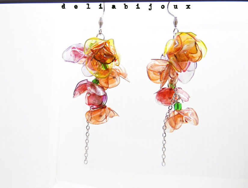 Cercei statement handmade unicat - PET-uri (plastic) reciclate - flori (cod1313)