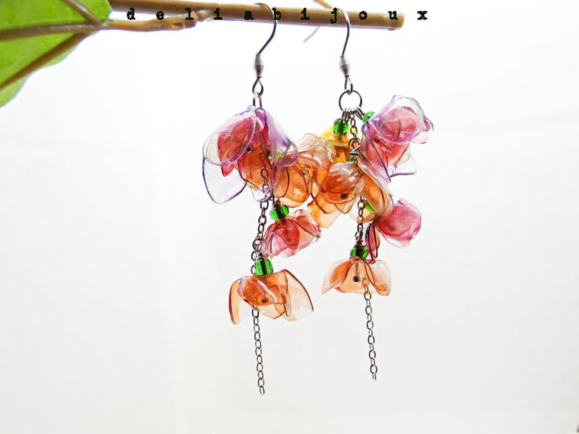 Cercei statement handmade unicat - PET-uri (plastic) reciclate - flori (cod1313)