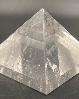 Cuart Transparent- Piramida piatra semipretioasa