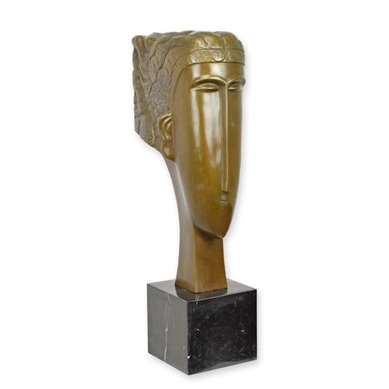 Cap de femeie-statueta din bronz cu un soclu din marmura