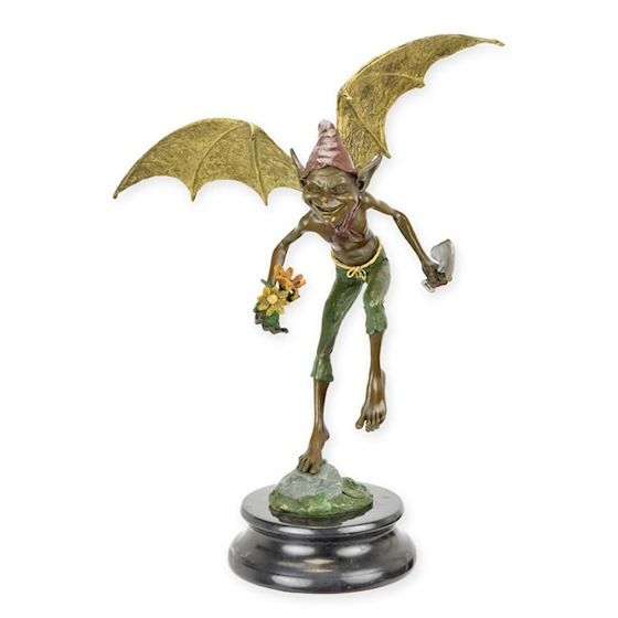 Goblin cu aripi-statueta din bronz pe un soclu din marmura