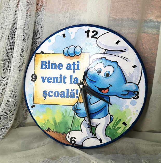 Ceas decorat manual - clasa / grupa strumfi