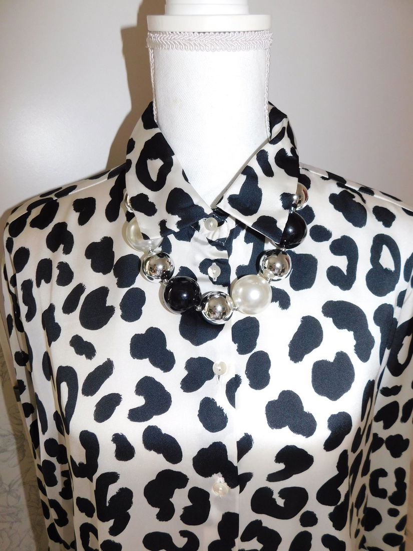 Bluza  noua ZARA , XL,  etichete  atasate, colier   nou asortat cadou,