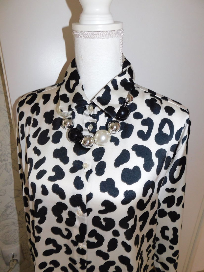 Bluza  noua ZARA , XL,  etichete  atasate, colier   nou asortat cadou,