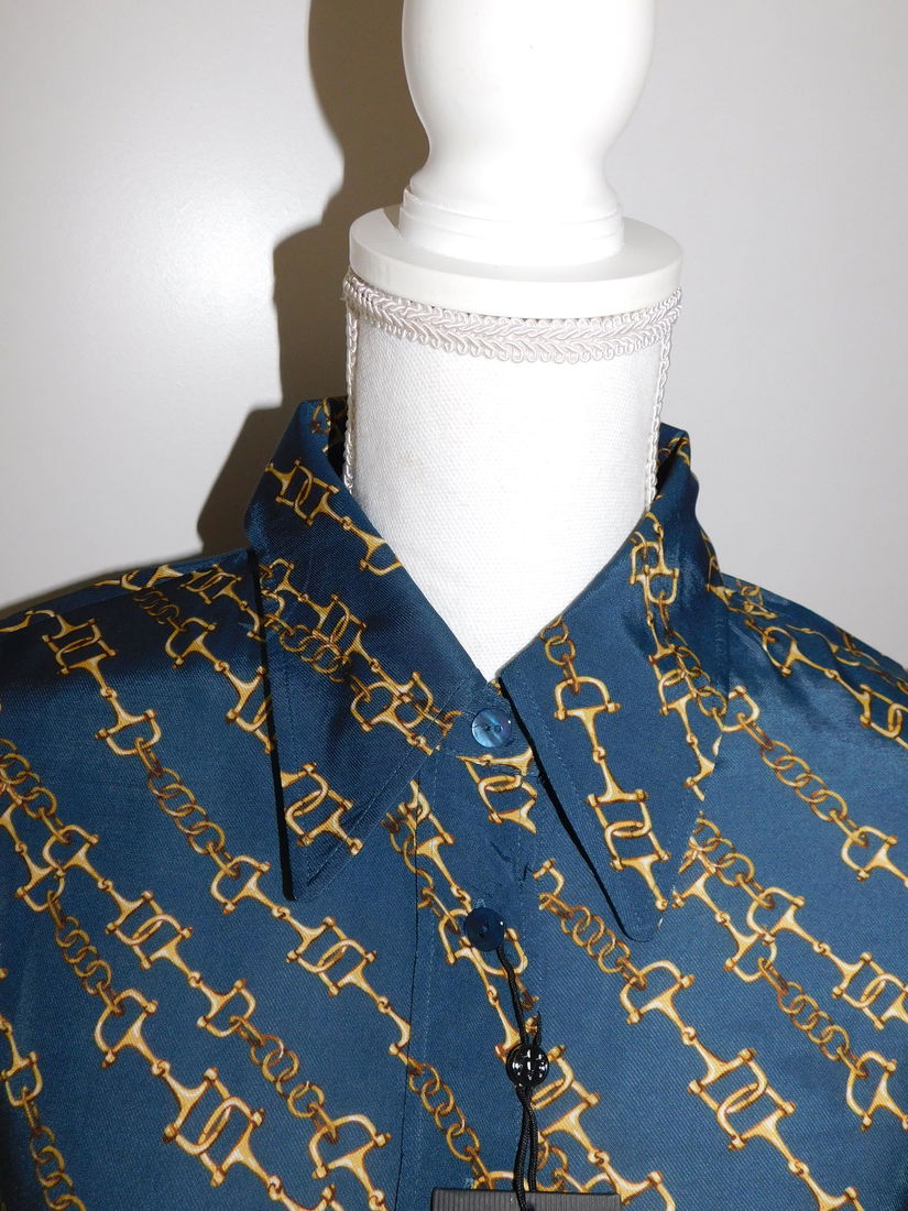MASSIMO DUTTI,  bluza noua  ,  etichete  atasate , masura eur 42 , cadou colier cu cercei  noi Epica