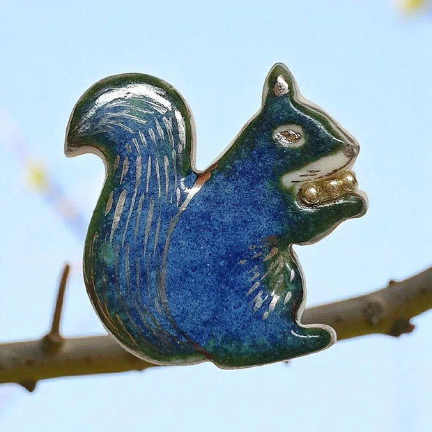 Brosa veverita din portelan pictata cu platina - FUNNY ANIMALS