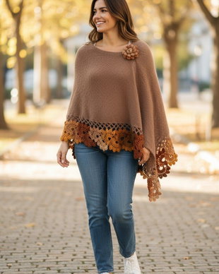 Șal tricotat crosetat manual triunghiular beige camel