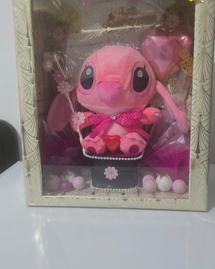 Cadou handmade cu Stitch în cutie decorativă luminoasă