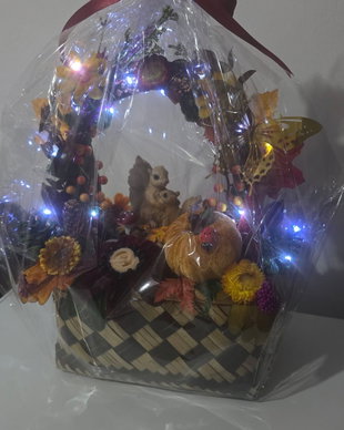 Aranjament floral de toamnă cu veverițe, luminițe și fluturi  decor handmade deosebit
