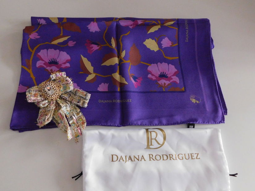 Esarfa noua matase naturala designer,   saculet original,  cadou brosa   deosebita,
