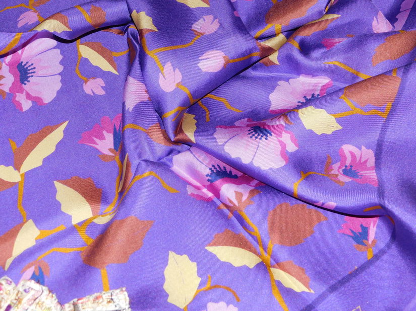 Esarfa noua matase naturala designer,   saculet original,  cadou brosa   deosebita,