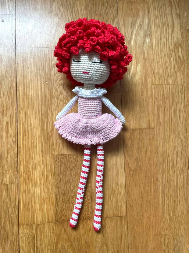 Amigurumi, balerina cu par rosu, jucarie crosetata