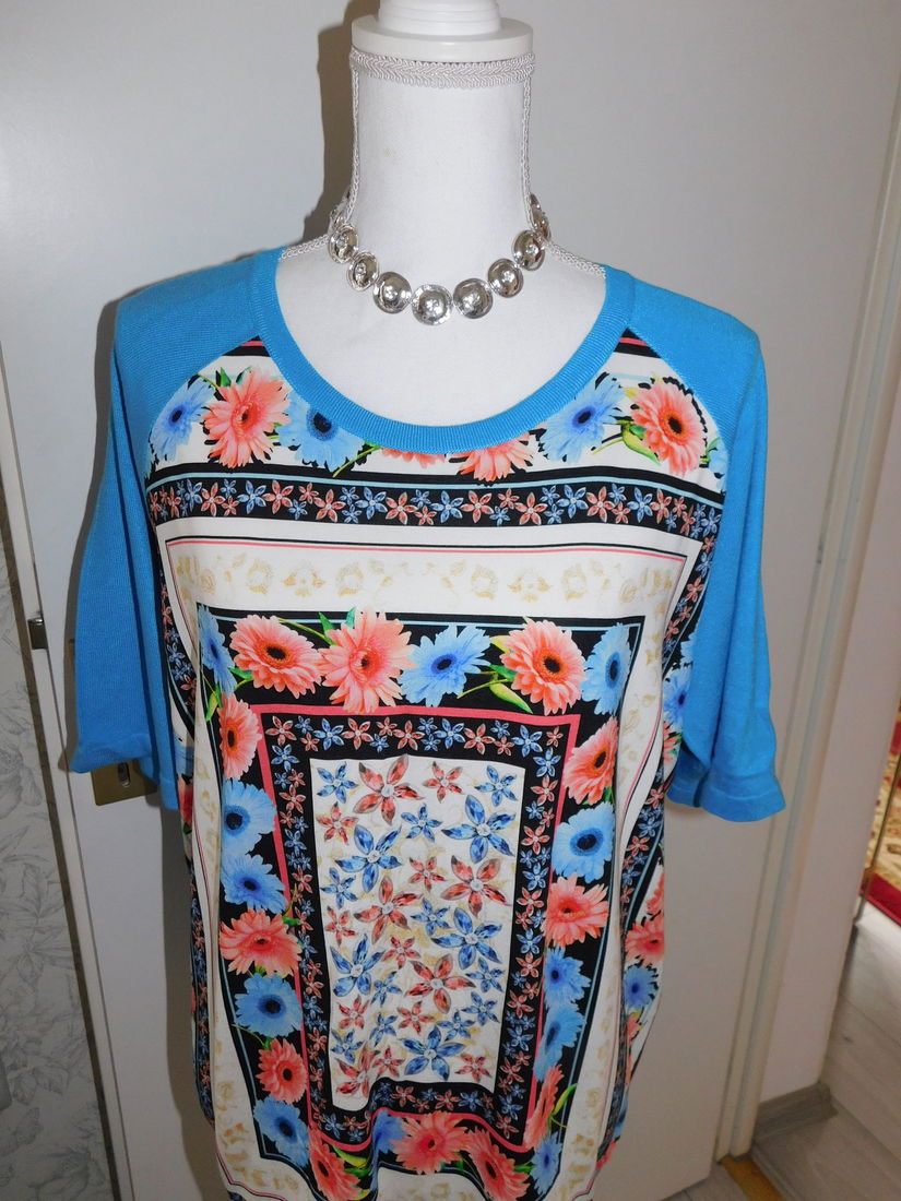 Bluza noua, fina ,  etichete atasate, masura 50 ,  deosebita, colier Zara  nou, cadou