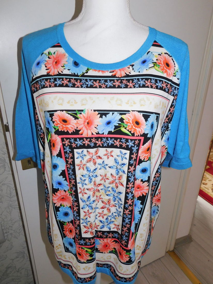Bluza noua, fina ,  etichete atasate, masura 50 ,  deosebita, colier Zara  nou, cadou