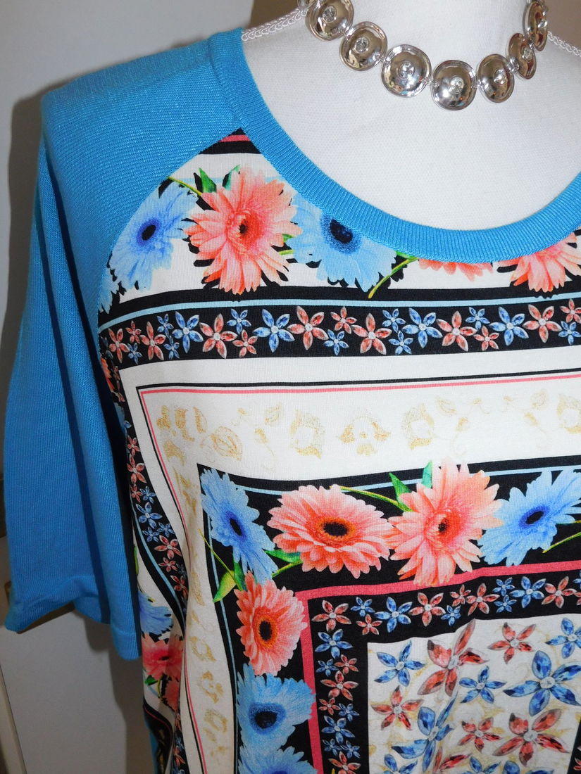 Bluza noua, fina ,  etichete atasate, masura 50 ,  deosebita, colier Zara  nou, cadou