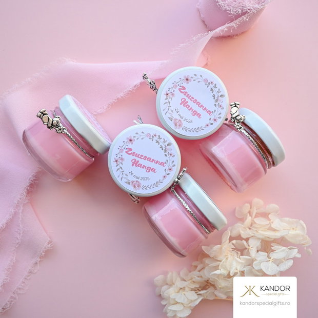 Mărturie botez lumânare din ceară de soia, cu diverse arome, turnată în borcănel din sticlă, decorată cu charm ursuleț si eticheta, 30ml, roz, Kandor Special Gifts
