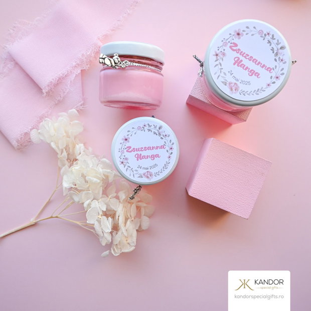 Mărturie botez lumânare din ceară de soia, cu diverse arome, turnată în borcănel din sticlă, decorată cu charm ursuleț si eticheta, 30ml, roz, Kandor Special Gifts
