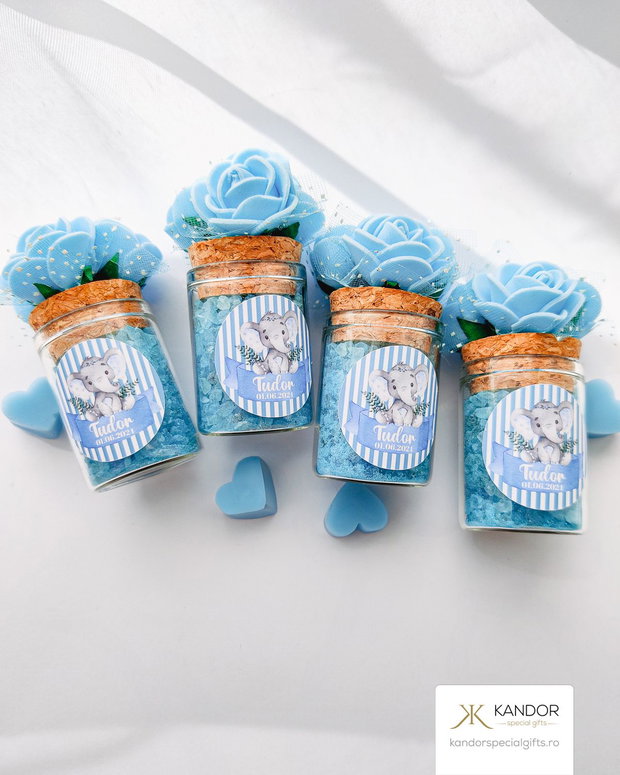 Mărturie botez borcănel din sticlă cu sare de baie, decorată cu etichetă autoadezivă rotundă și trandafiri, Kandor Special Gifts