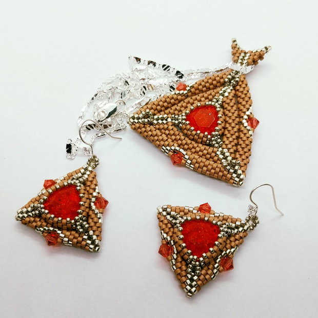Set cu cristale triunghiulare