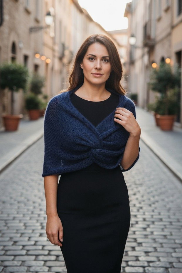 Șal elegant bleumarin rafinament și finețe pentru momente deosebite