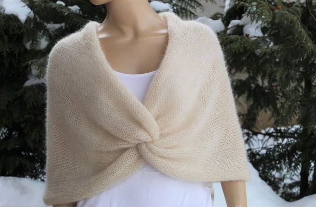 Șal elegant beige rafinament și finețe pentru momente deosebite