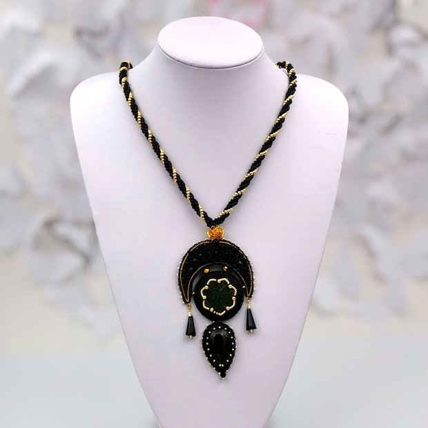 Rezervat Colier - Black & Gold