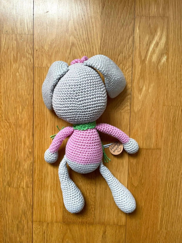 Amigurumi, iepuras cu haina roz, jucarie crosetata