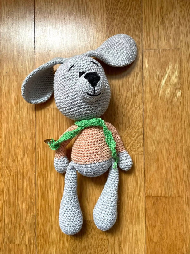 Amigurumi, iepuras cu haina somon, jucarie crosetata