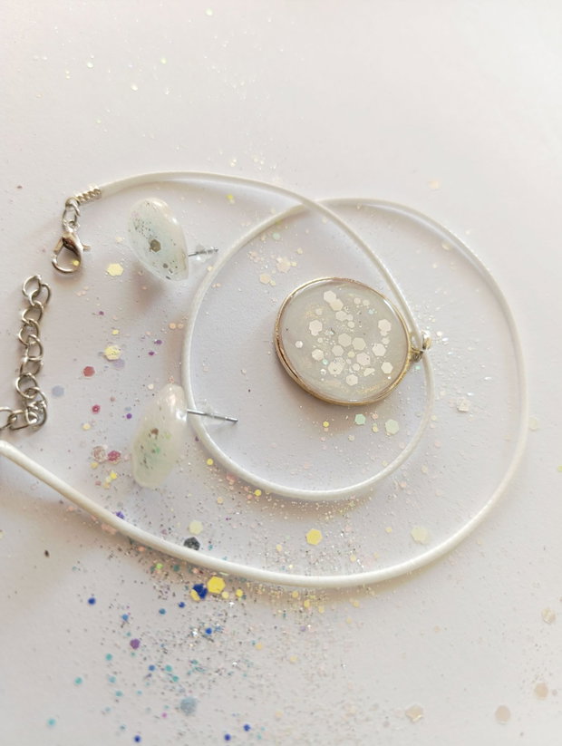 Set de bijuterii handmade unicate din rasina cu insetii de vopsea
