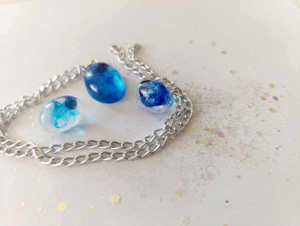 Set de bijuterii handmade unicate din rasina cu insetii de vopsea