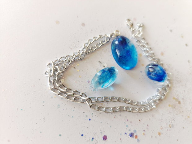 Set de bijuterii handmade unicate din rasina cu insetii de vopsea