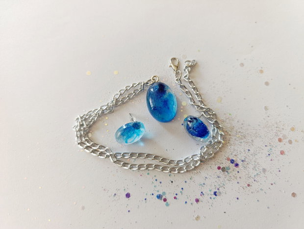 Set de bijuterii handmade unicate din rasina cu insetii de vopsea