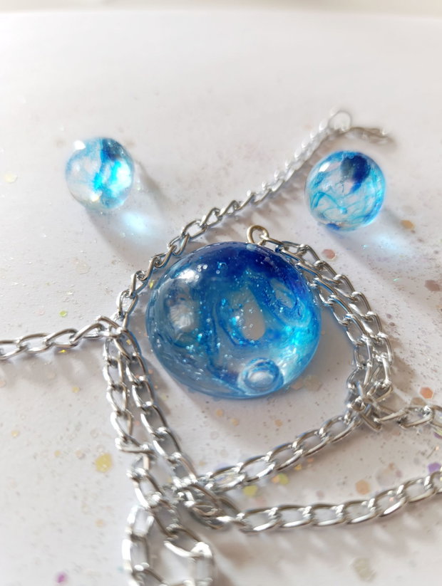 Set de bijuterii handmade unicate din rasina cu insetii de vopsea