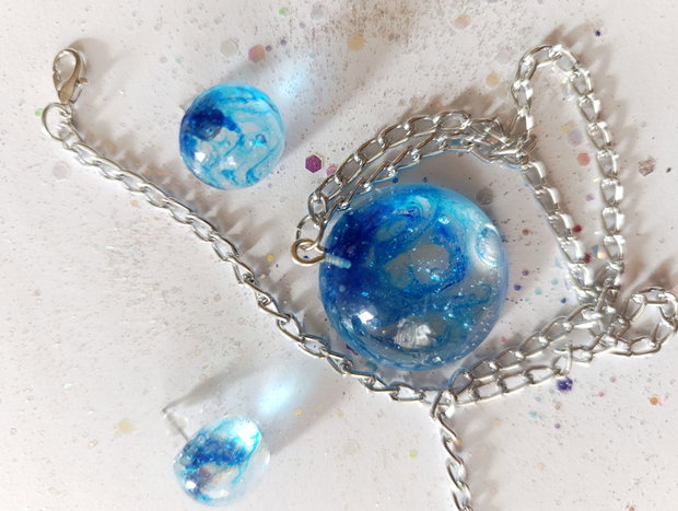 Set de bijuterii handmade unicate din rasina cu insetii de vopsea