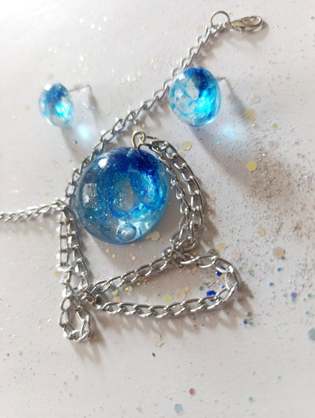 Set de bijuterii handmade unicate din rasina cu insetii de vopsea